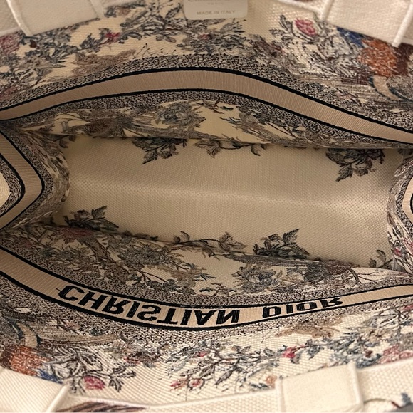 Book Tote Large size 2023 spring collection - Picture 7 of 10